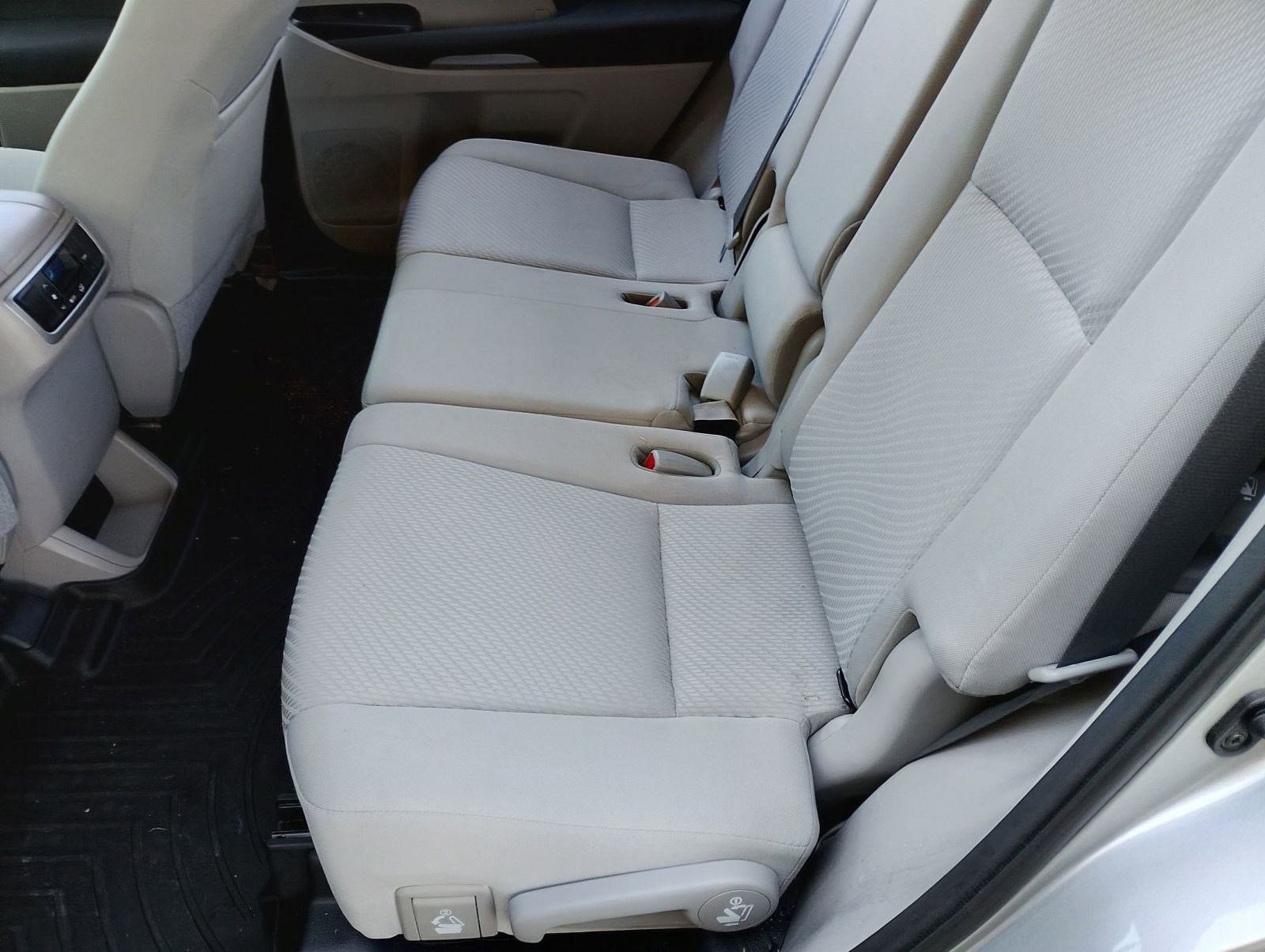 Used 2019 Toyota Highlander LE image 8