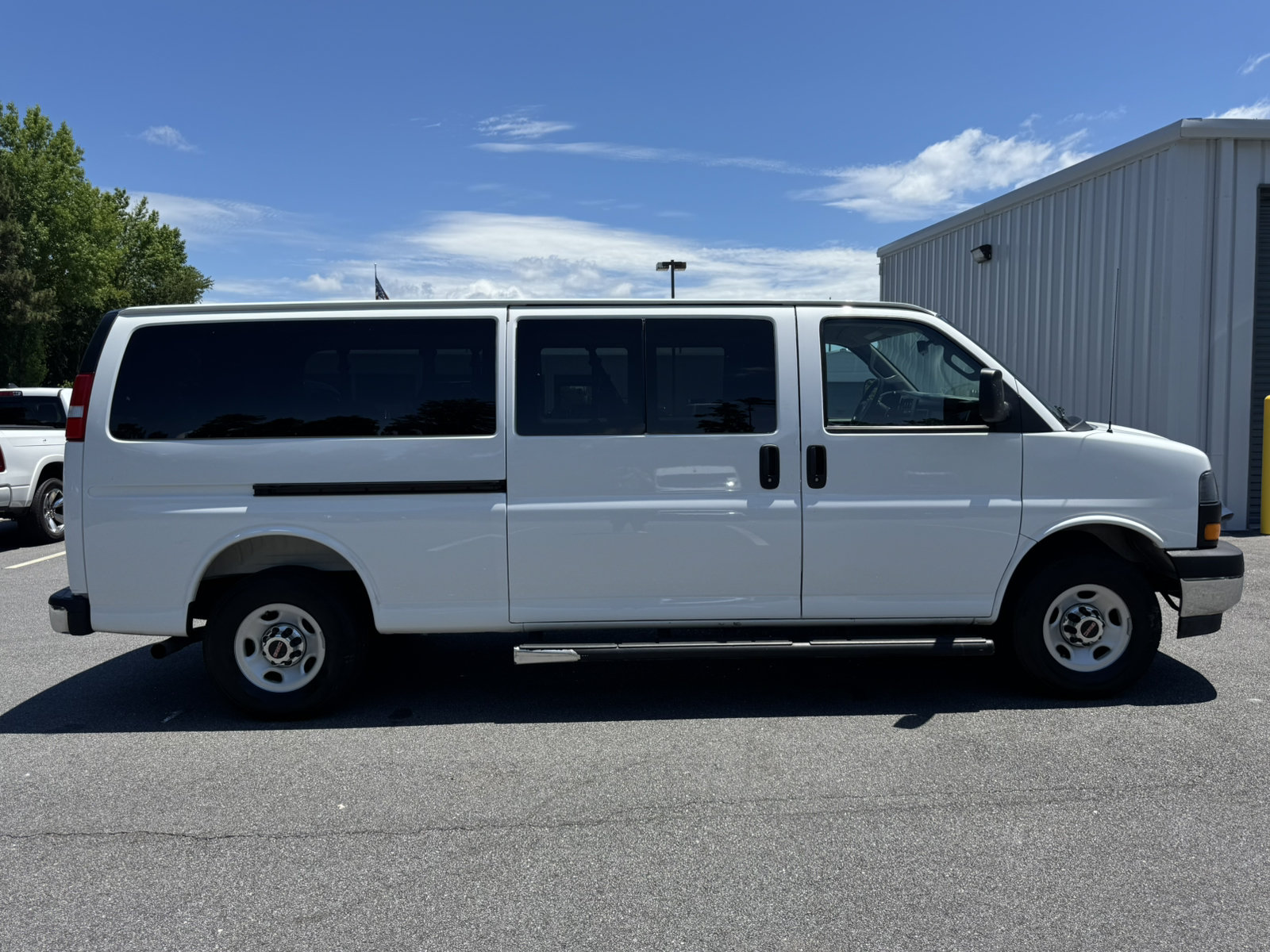 Used 2025 GMC Savana 3500 LT w/ LT Preferred Equipment Group RWD image 4