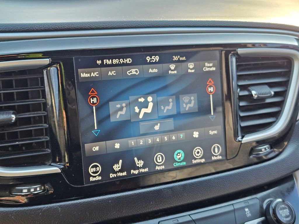 Certified 2018 Chrysler Pacifica Touring-L image 26