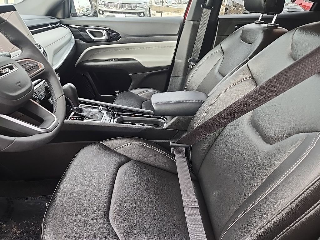 Certified 2025 Jeep Compass Limited image 15