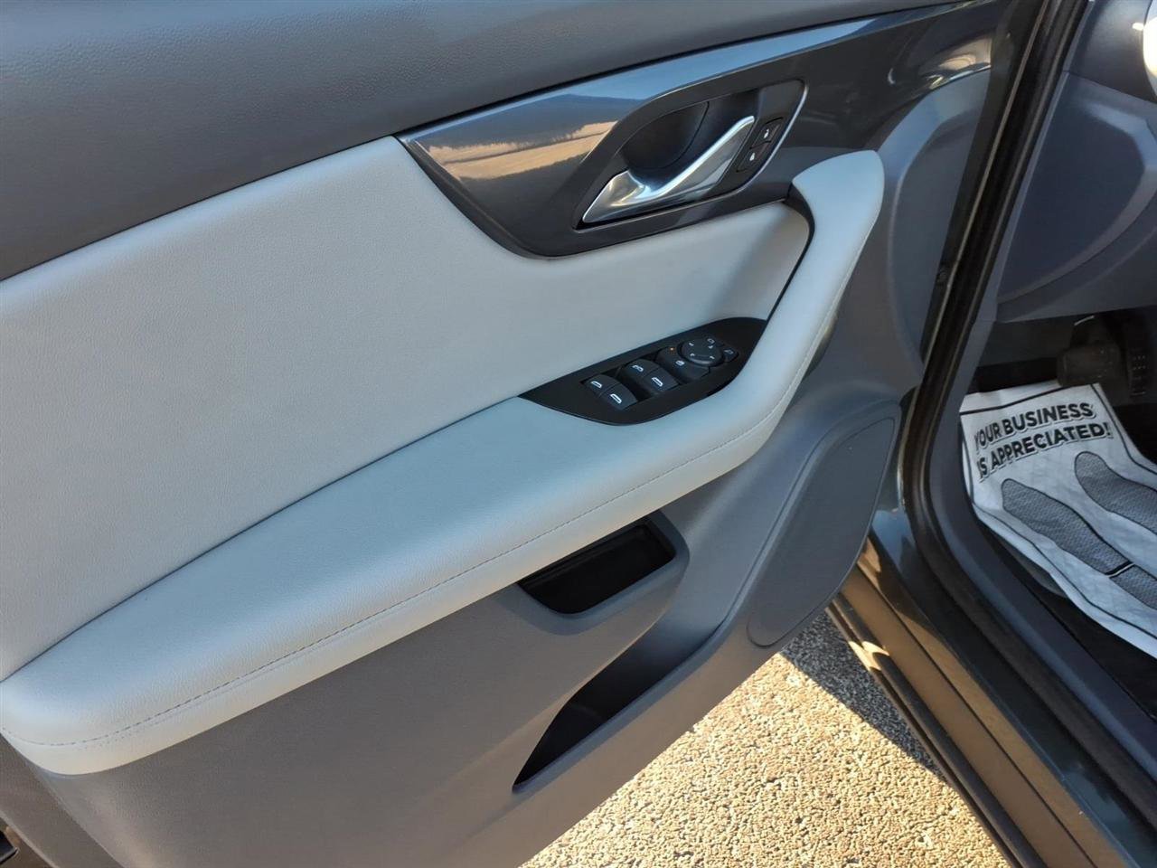 Used 2020 Chevrolet Blazer LT image 11