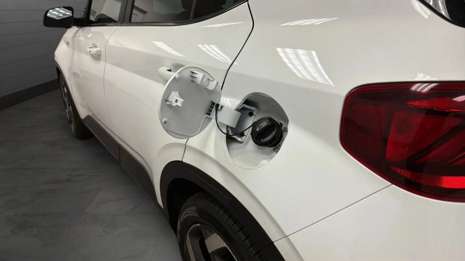 Used 2025 Hyundai Venue SEL FWD image 26