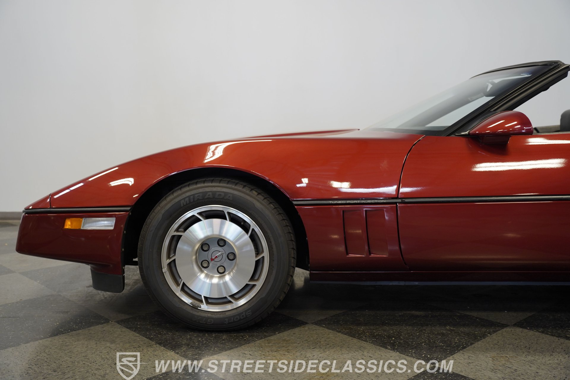 Used 1987 Chevrolet Corvette Convertible RWD image 30