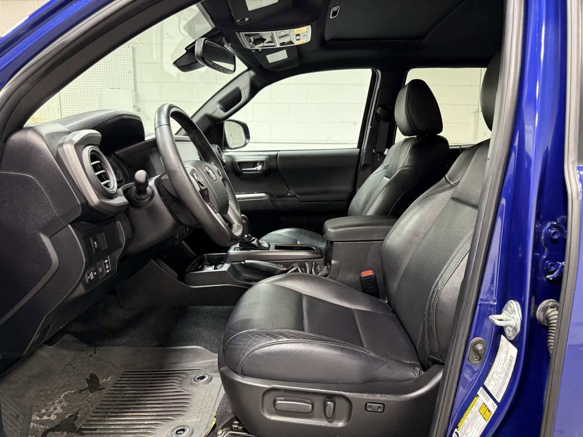 Used 2023 Toyota Tacoma TRD Off-Road image 9