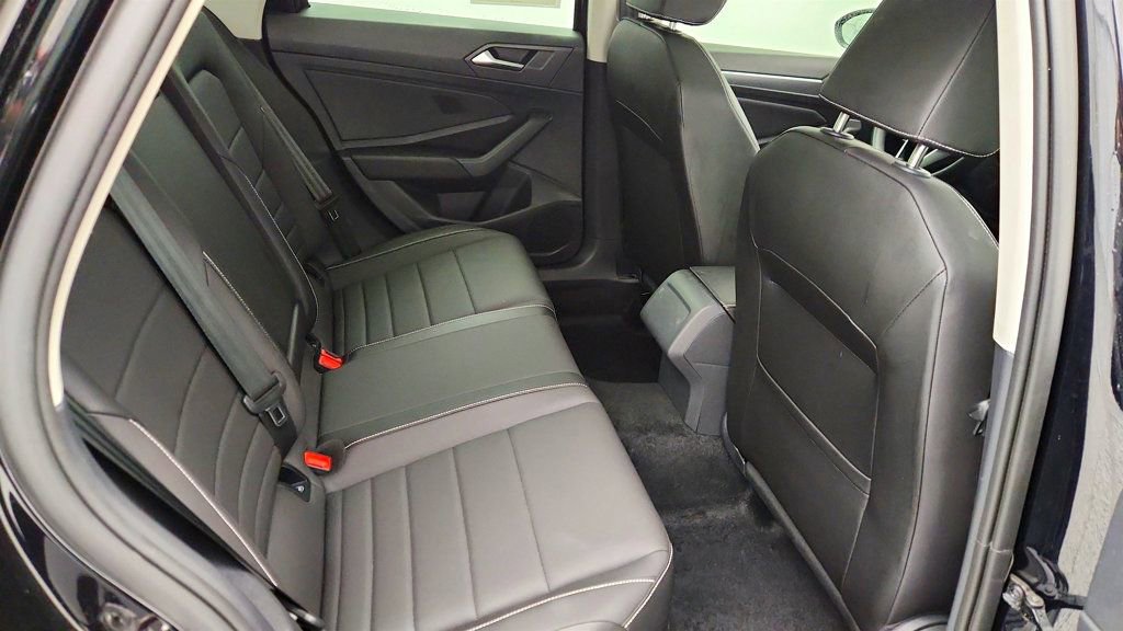 Used 2023 Volkswagen Jetta SE w/ Panoramic Sunroof Package image 22
