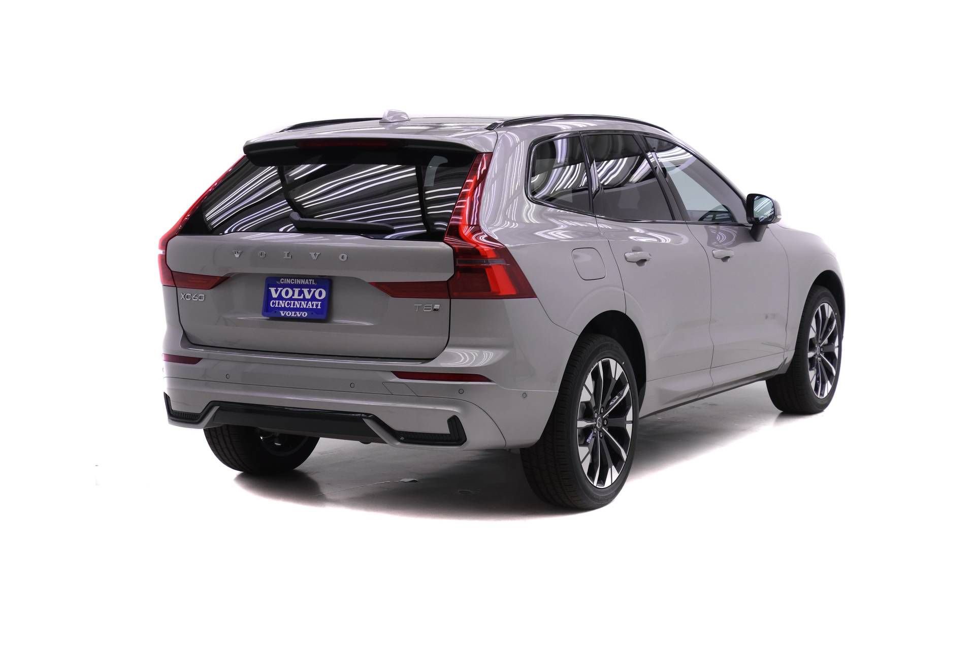 New 2026 Volvo XC60 T8 Plus w/ Protection Package Premier AWD/4WD image 4