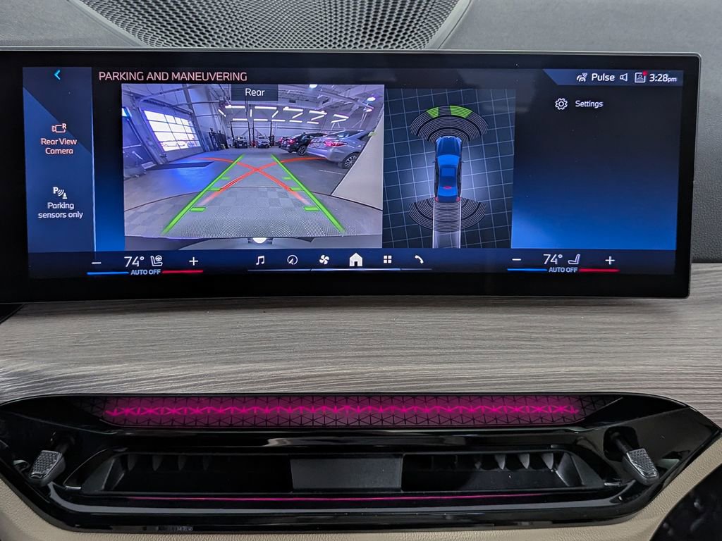 Used 2025 BMW 330i xDrive Sedan w/ Convenience Package image 22