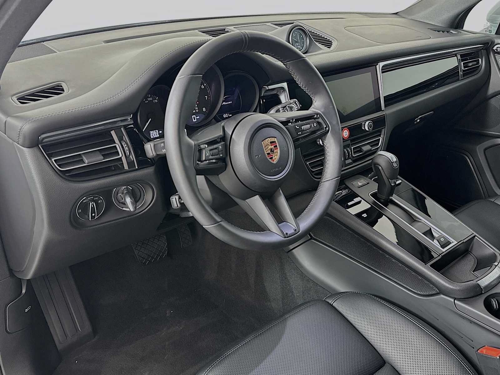 Certified 2026 Porsche Macan AWD/4WD image 4