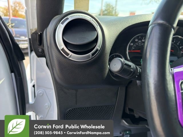 Used 2016 Jeep Wrangler Unlimited Sahara w/ Connectivity Group image 14