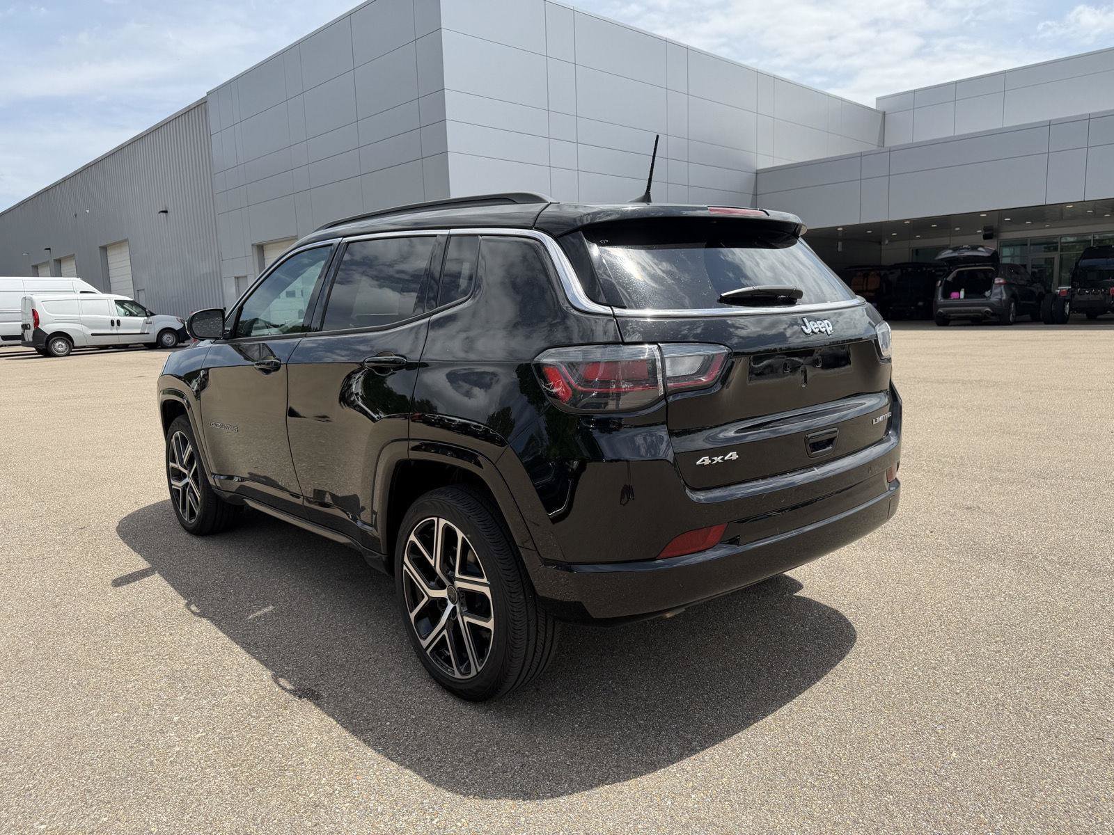 Certified 2025 Jeep Compass Limited w/ Elite Group AWD/4WD image 4