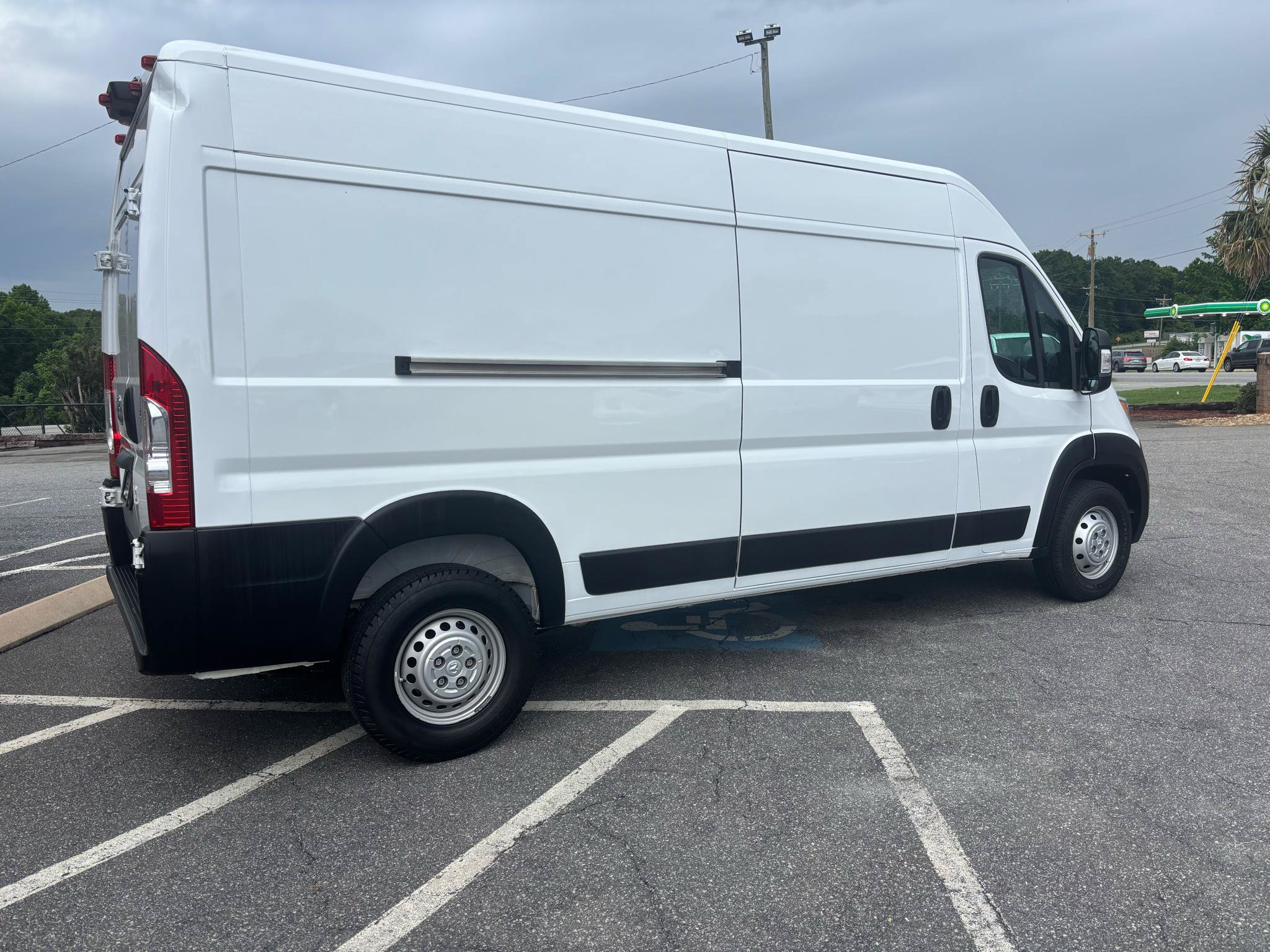 Used 2024 RAM ProMaster 2500 w/ Convenience Group FWD image 15