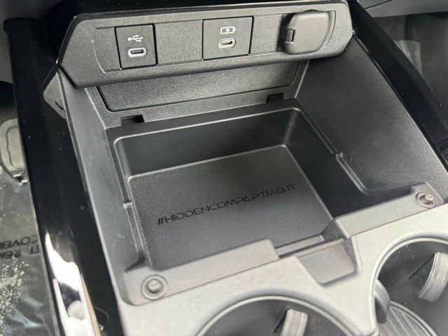 Used 2024 Toyota Prius LE image 12