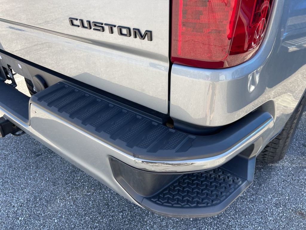 Used 2024 Chevrolet Silverado 1500 Custom w/ Turbomax Blackout Package image 9