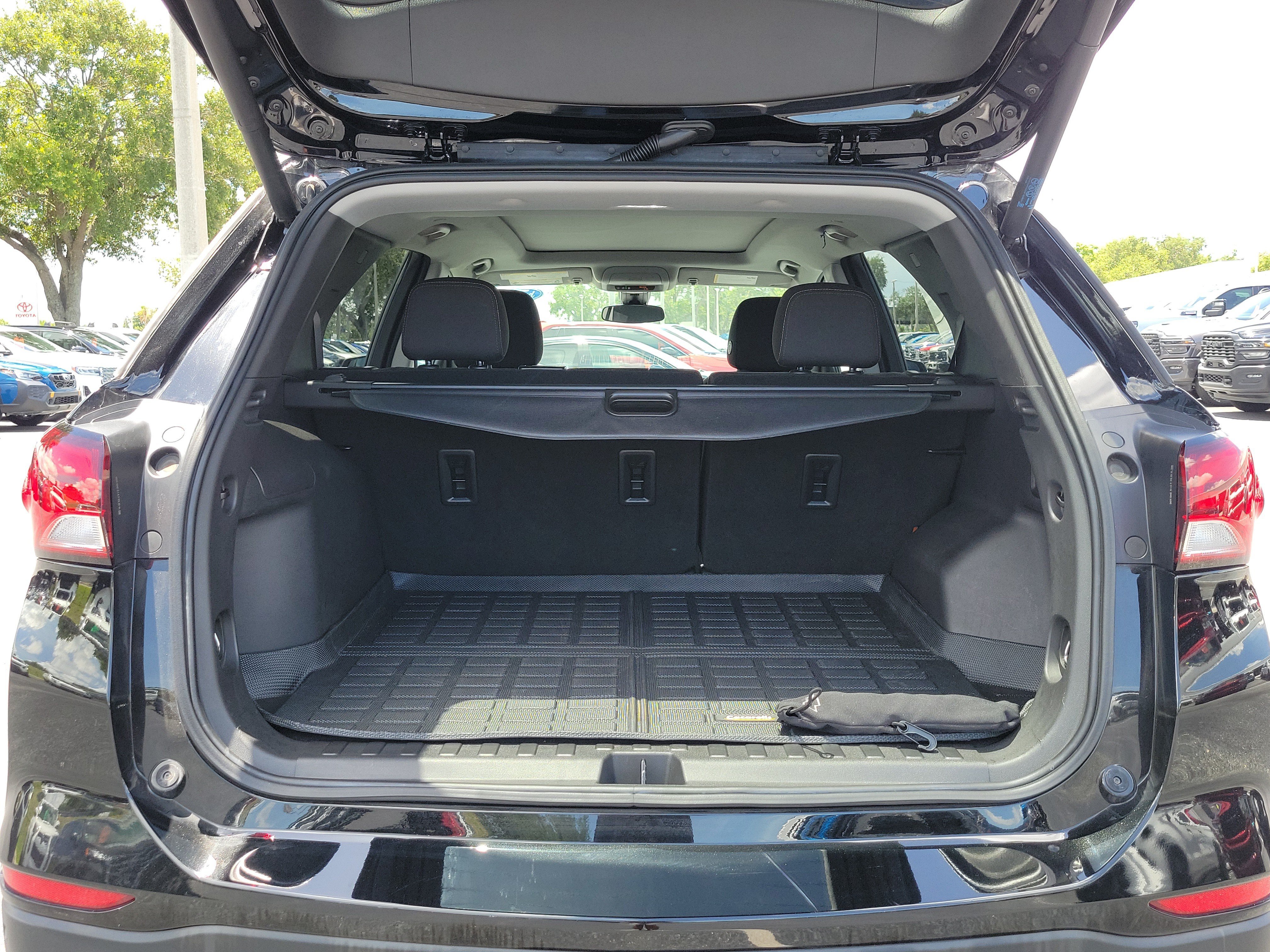 Used 2022 Chevrolet Equinox LT FWD image 10