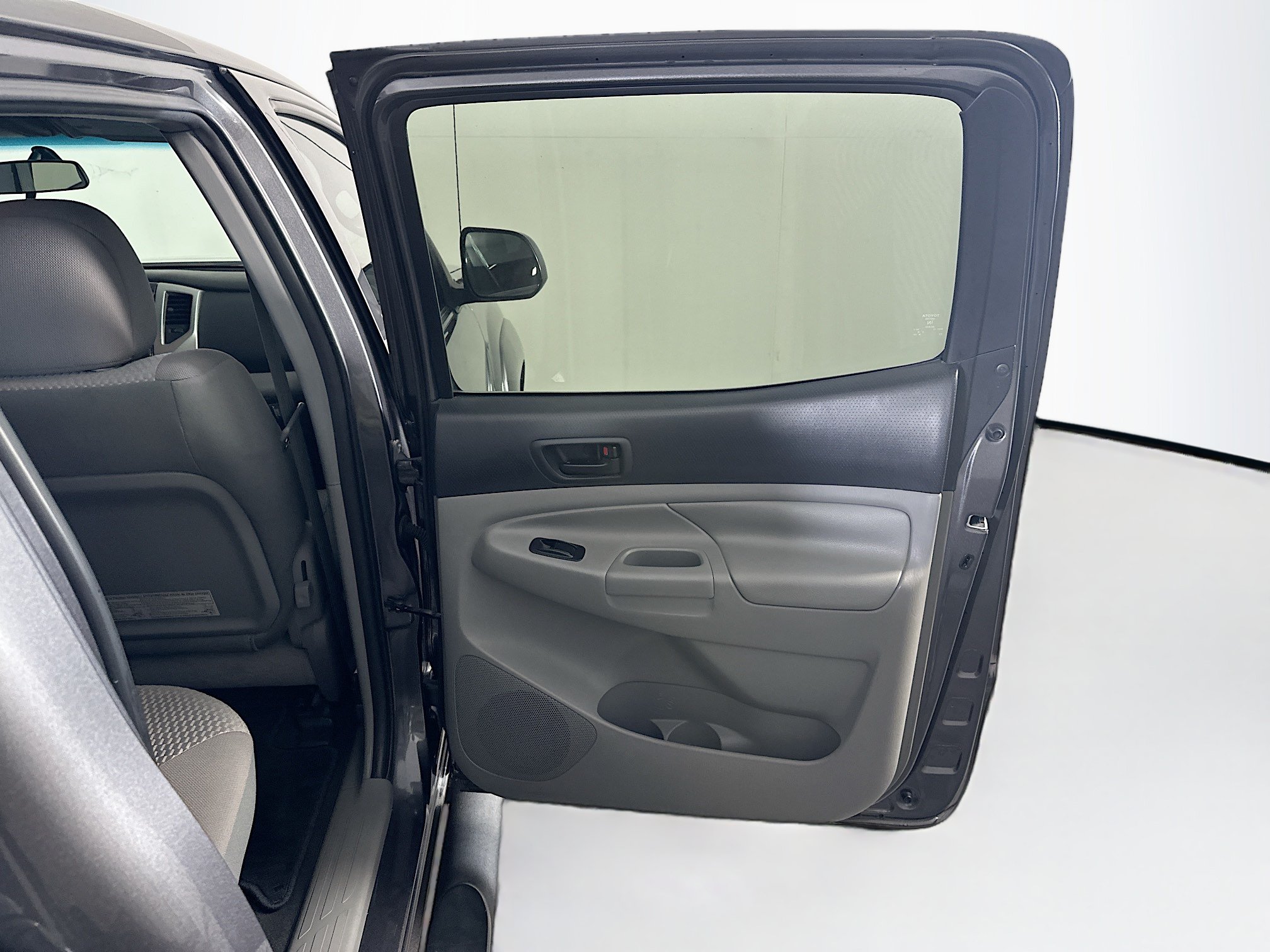 Used 2015 Toyota Tacoma PreRunner w/ SR5 Package RWD image 28