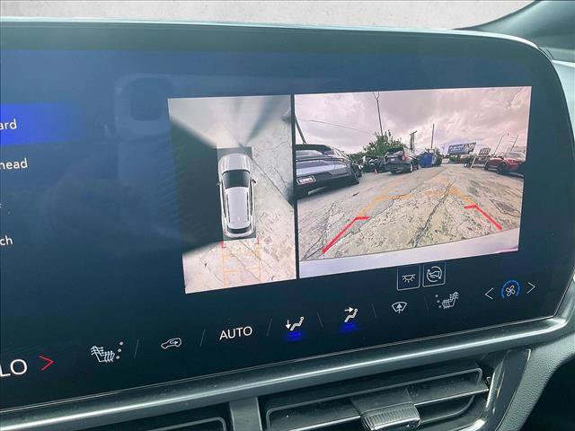 Used 2025 Chevrolet Equinox EV RS FWD image 23