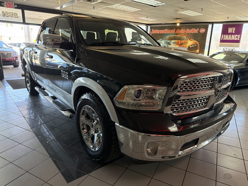 Used 2016 RAM 1500 Laramie RWD image 3