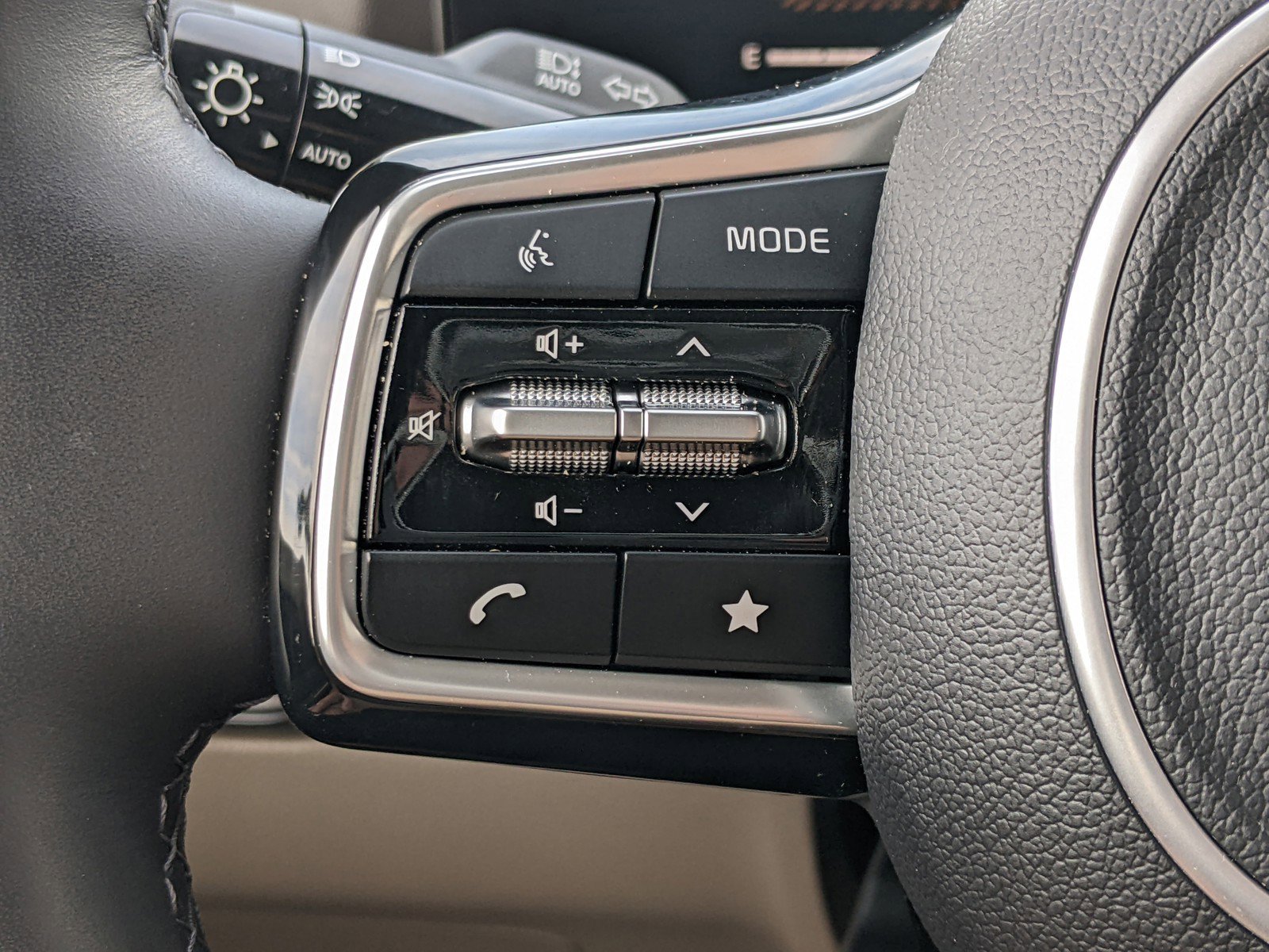 Used 2025 Kia Carnival image 19