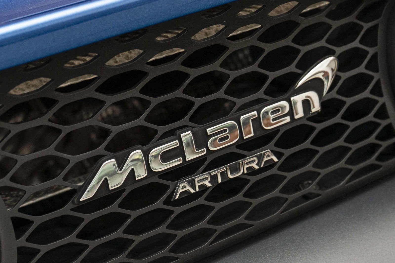 Used 2023 McLaren Artura RWD image 34