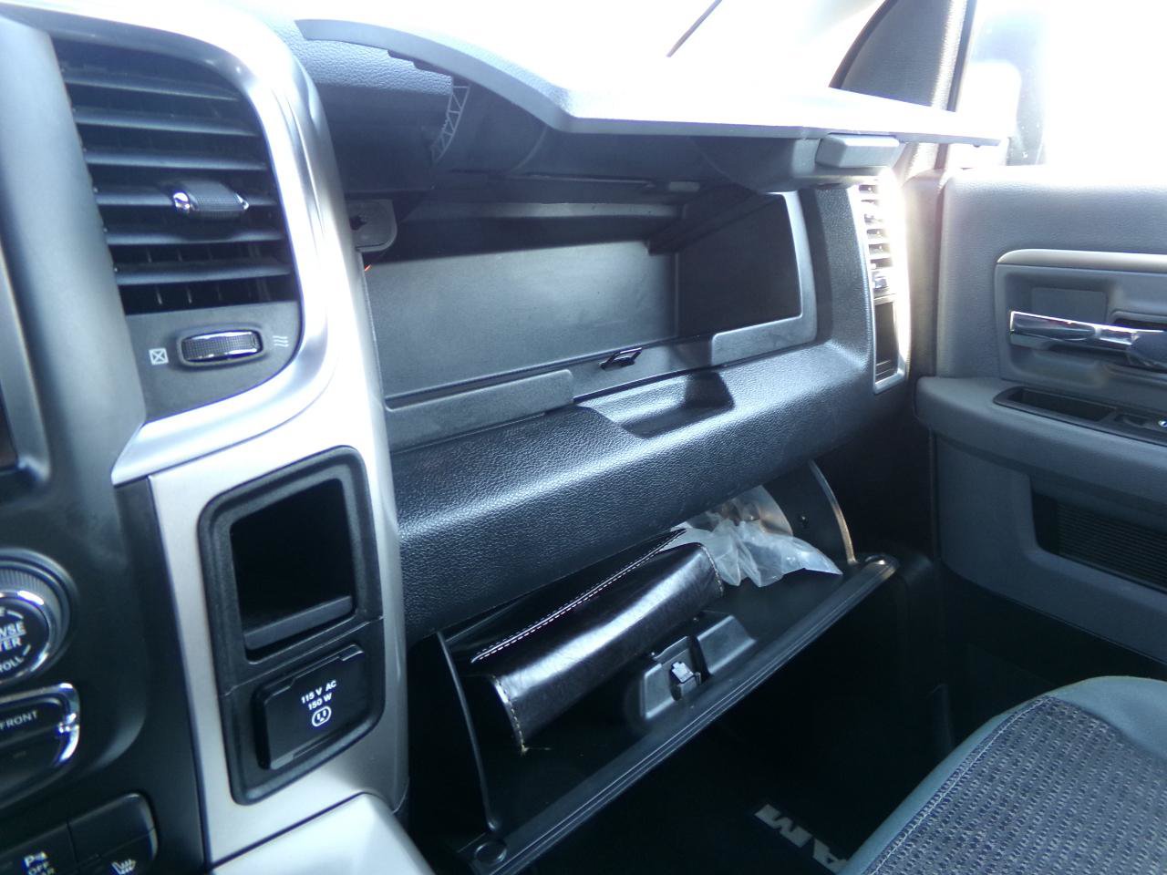 Used 2017 RAM 1500 Classic SLT w/ SLT Plus D←cor Group AWD/4WD image 28