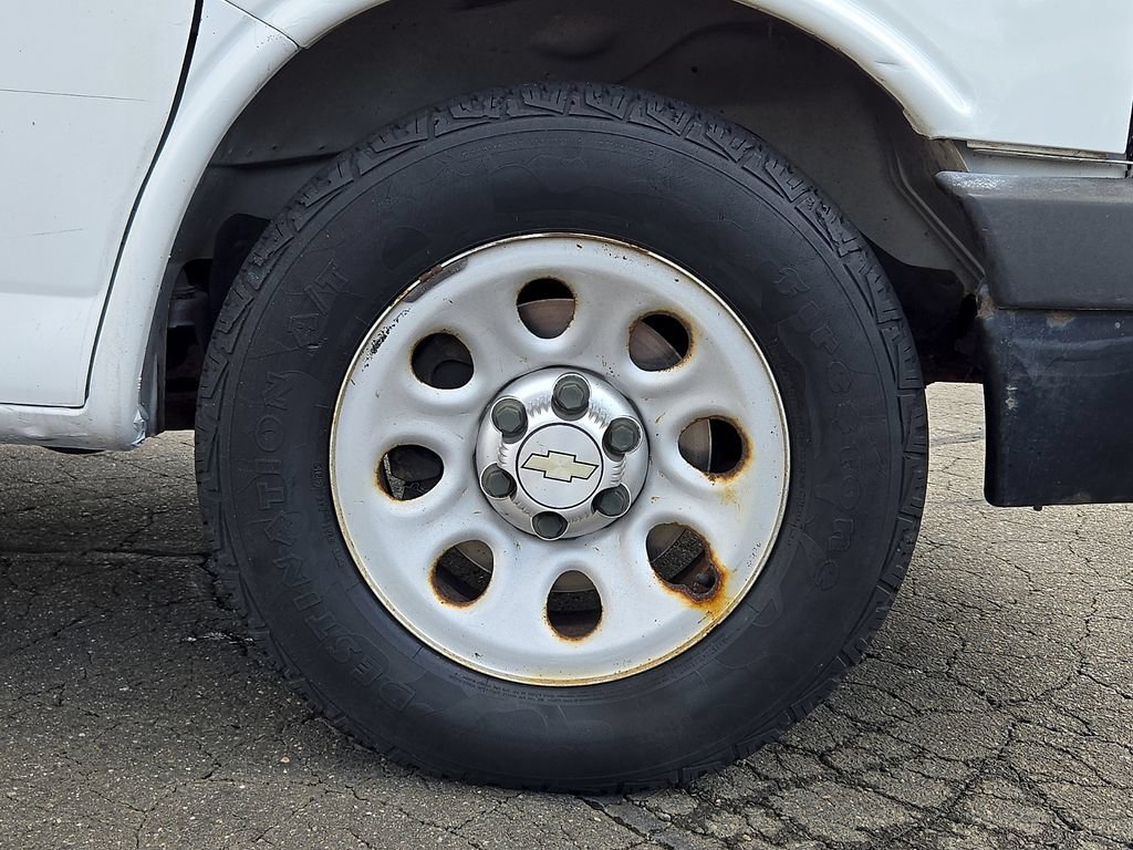 Used 2010 Chevrolet Express 1500 RWD image 12