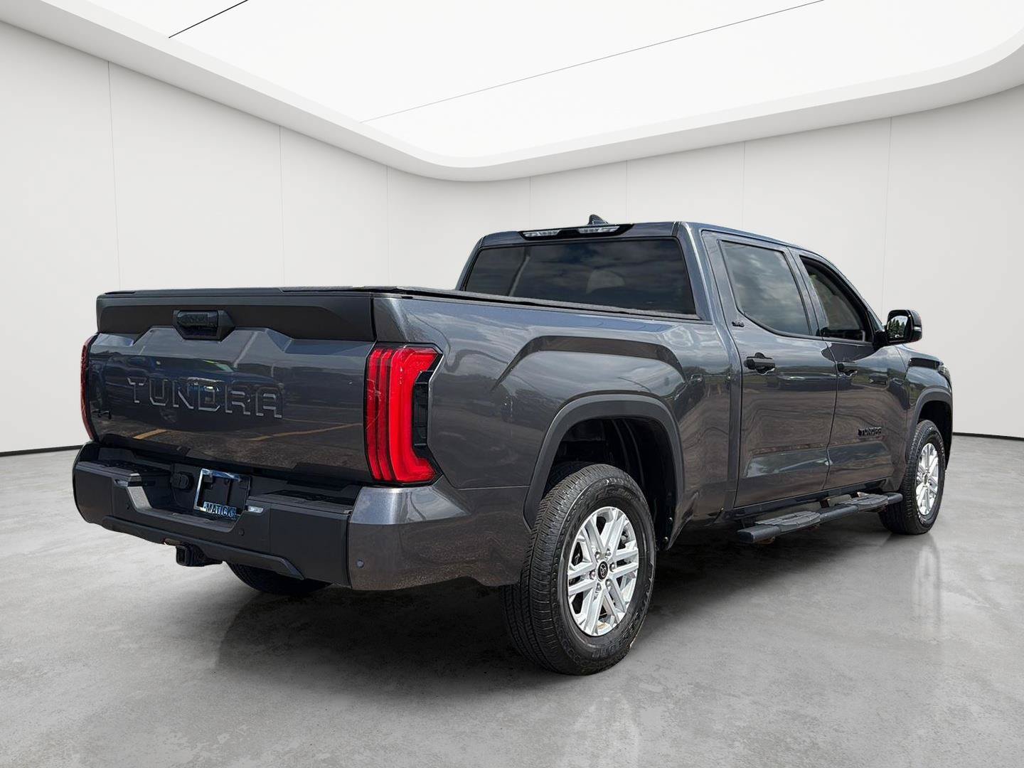 Used 2022 Toyota Tundra SR5 w/ SR5 Convenience Package AWD/4WD image 8