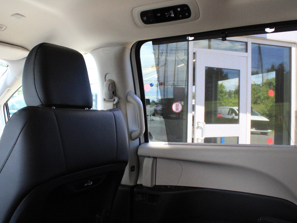 Used 2023 Chrysler Pacifica Touring-L AWD/4WD image 29