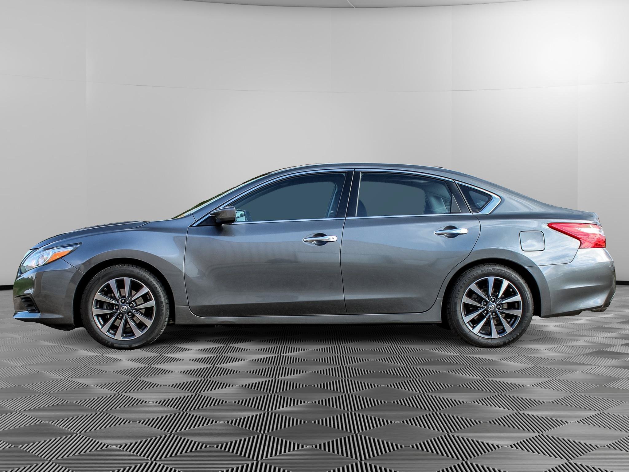 Used 2017 Nissan Altima 2.5 SV FWD image 4