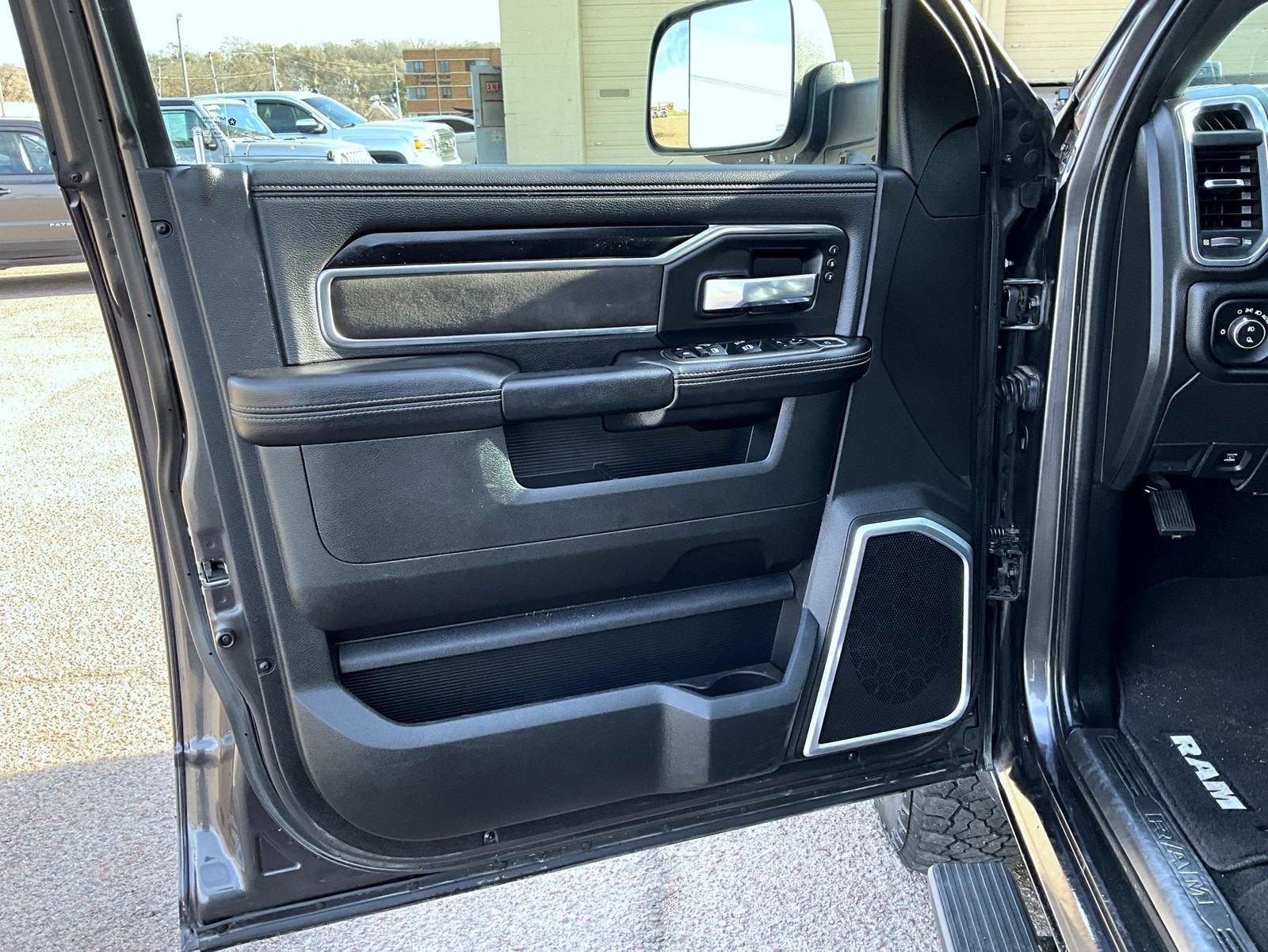 Used 2022 RAM 3500 Laramie w/ Night Edition image 10