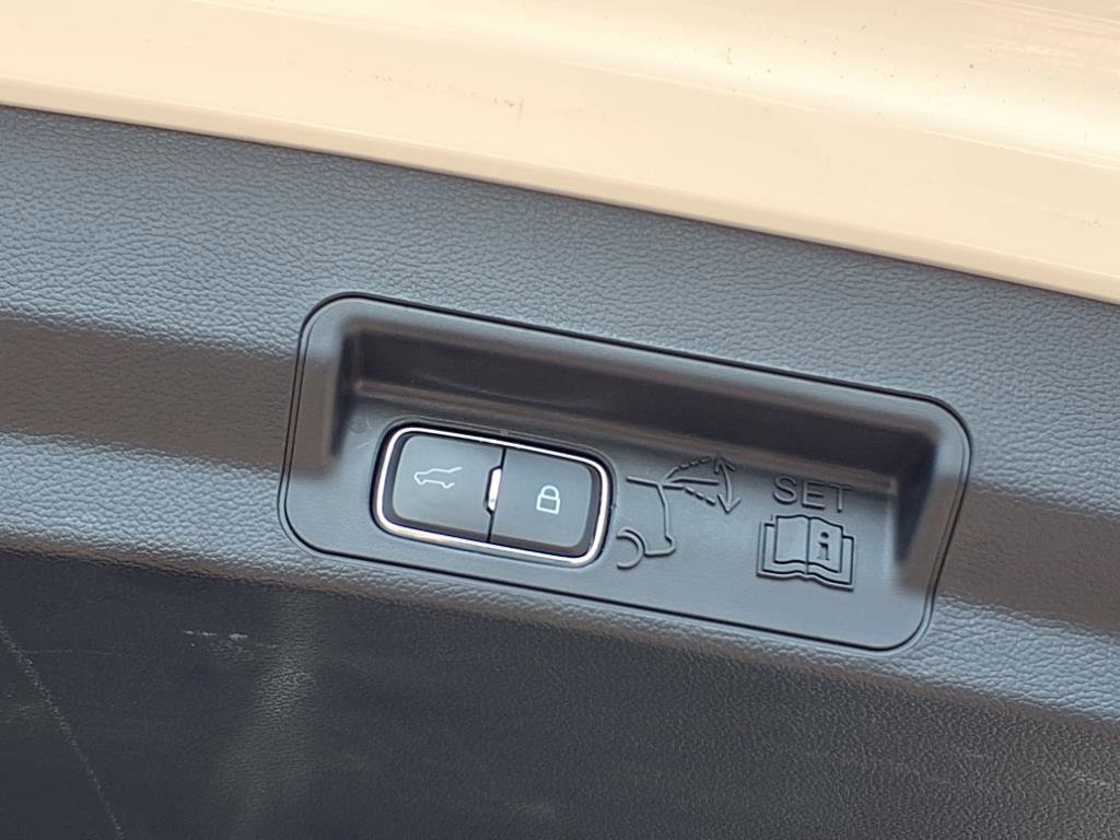 Certified 2023 Ford Explorer XLT w/ Equipment Group 202A image 22