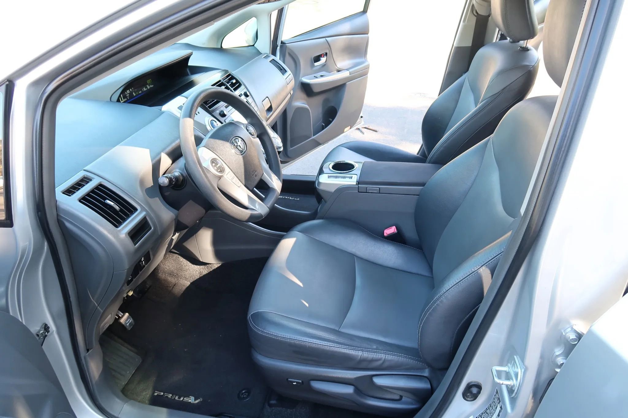 Used 2012 Toyota Prius V Five w/ Preferred Accessory Pkg FWD image 15