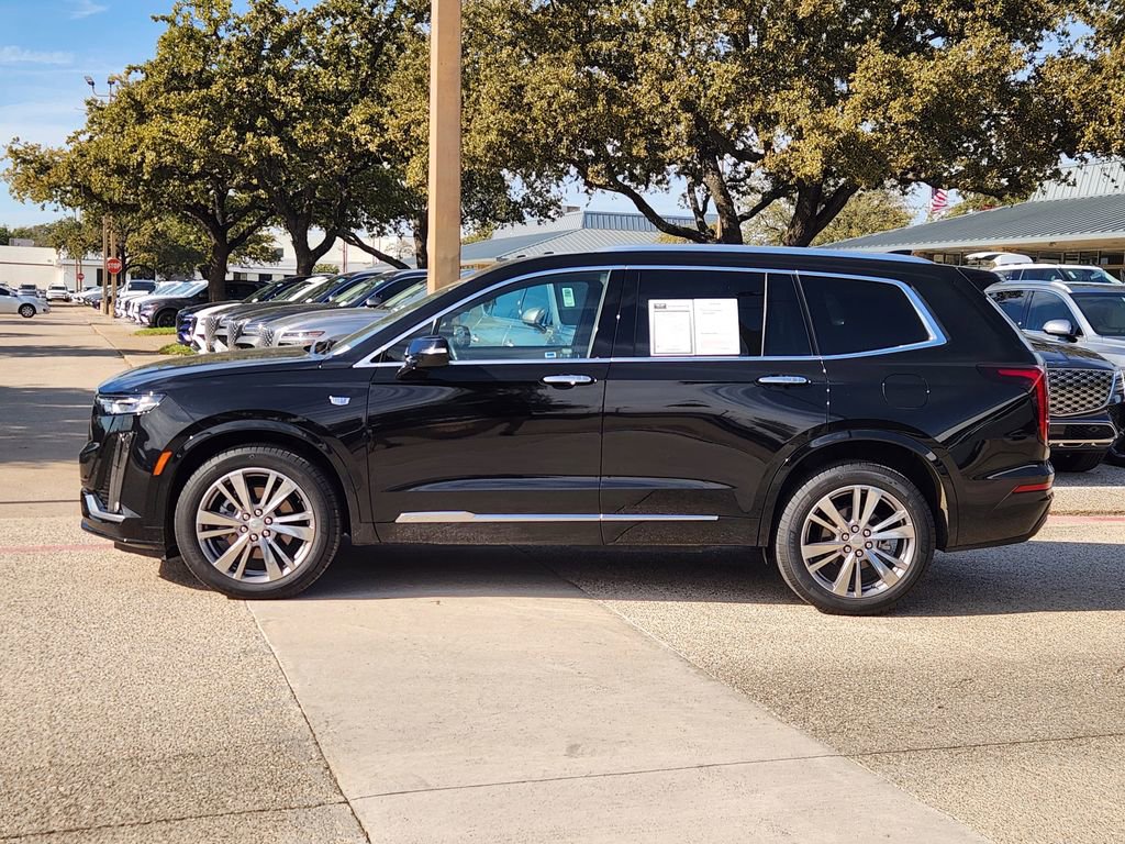 Used 2025 Cadillac XT6 Premium Luxury image 3