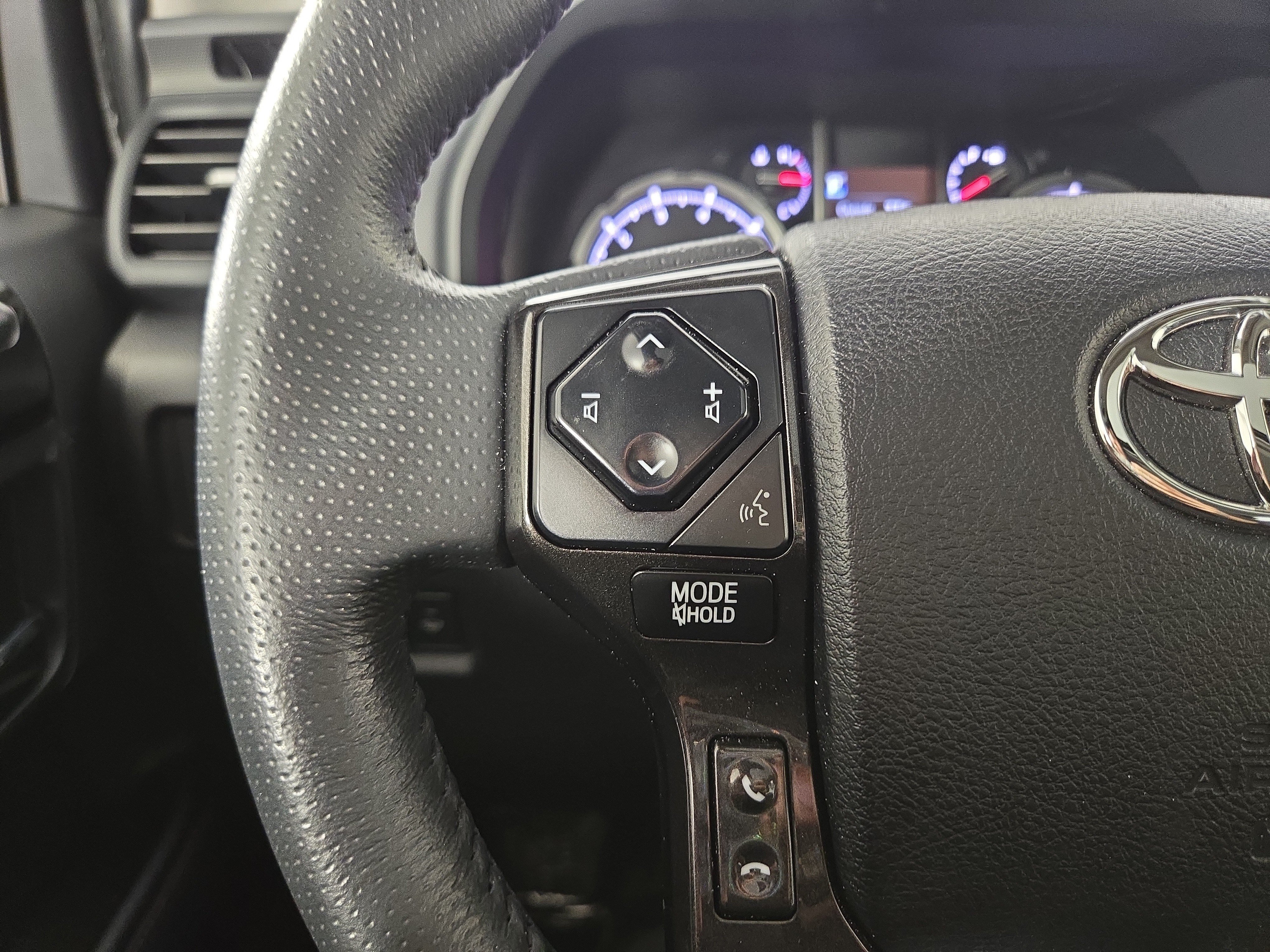 Used 2022 Toyota 4Runner TRD Off-Road Premium w/ Moonroof Package AWD/4WD image 15