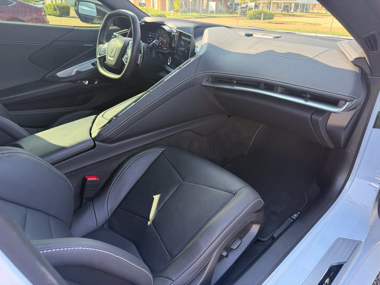 Used 2022 Chevrolet Corvette Stingray Coupe w/ Engine Appearance Package RWD image 10