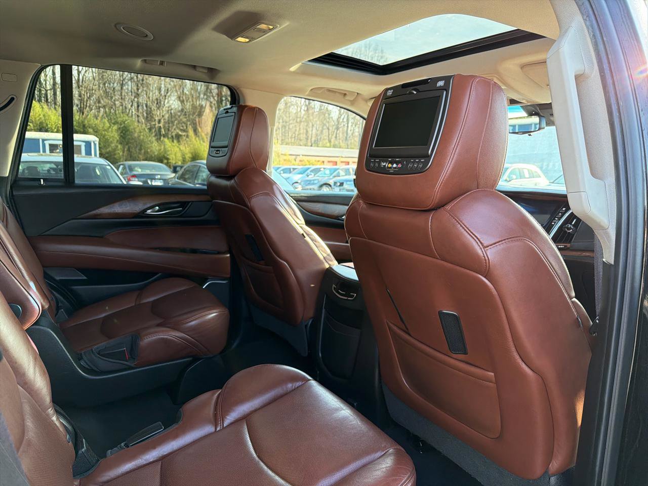 Used 2017 Cadillac Escalade Luxury image 15