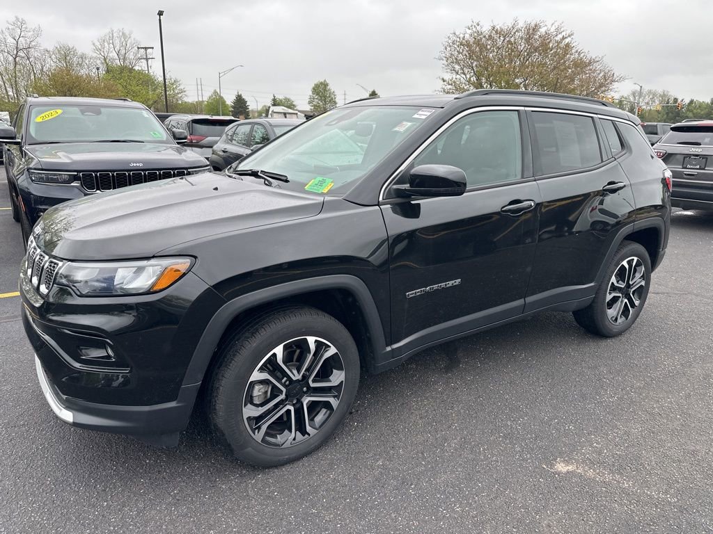 Used 2023 Jeep Compass Limited w/ Sun and Sound Group AWD/4WD image 3