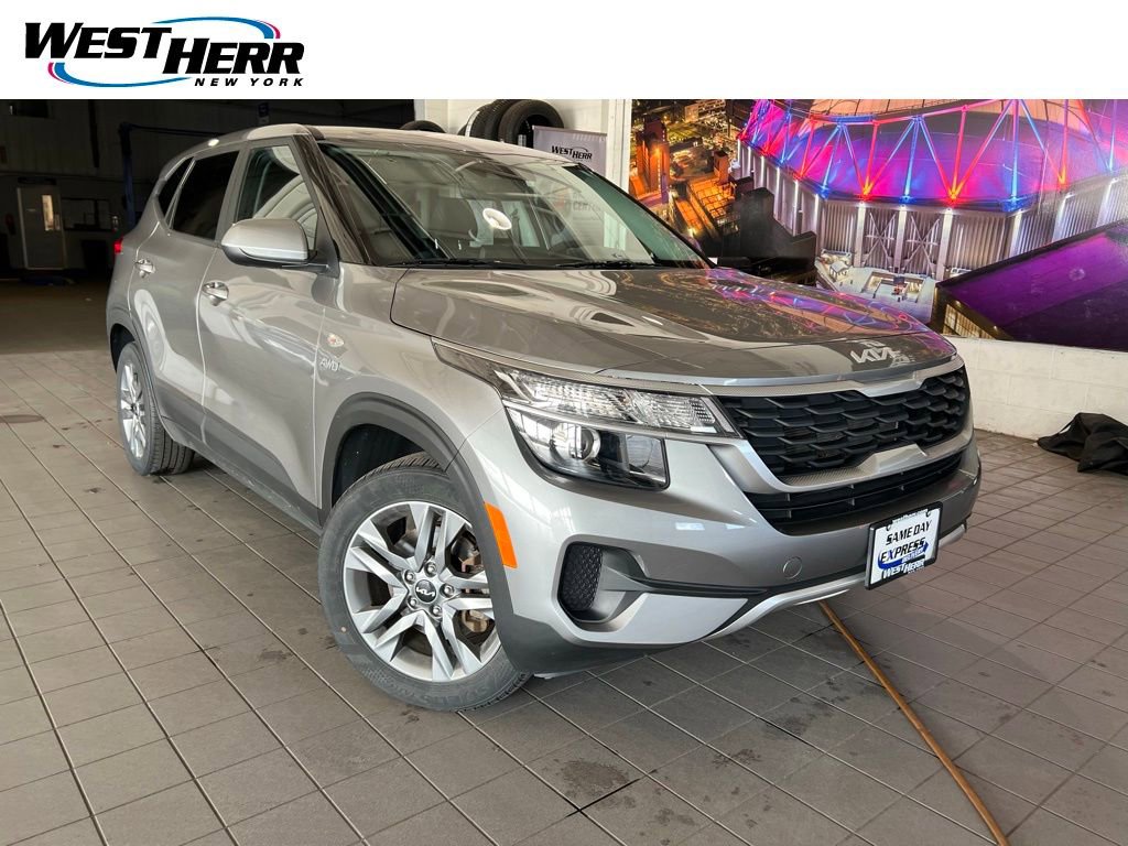 Used 2023 Kia Seltos LX AWD/4WD image 1