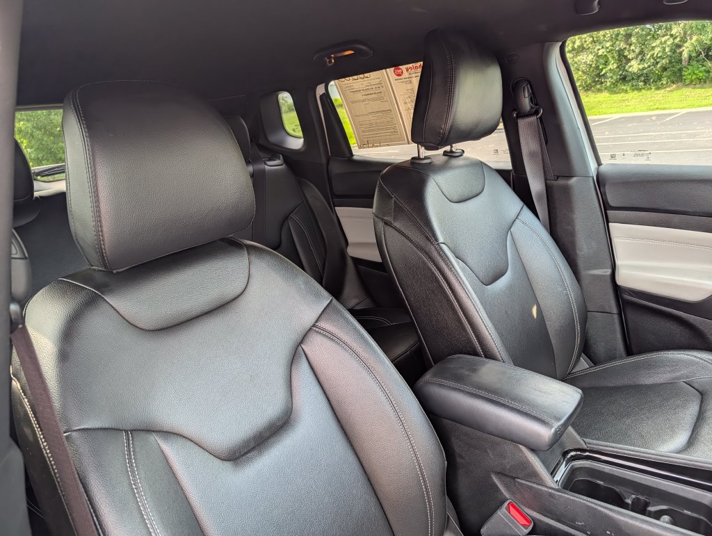 Used 2025 Jeep Compass Limited AWD/4WD image 10