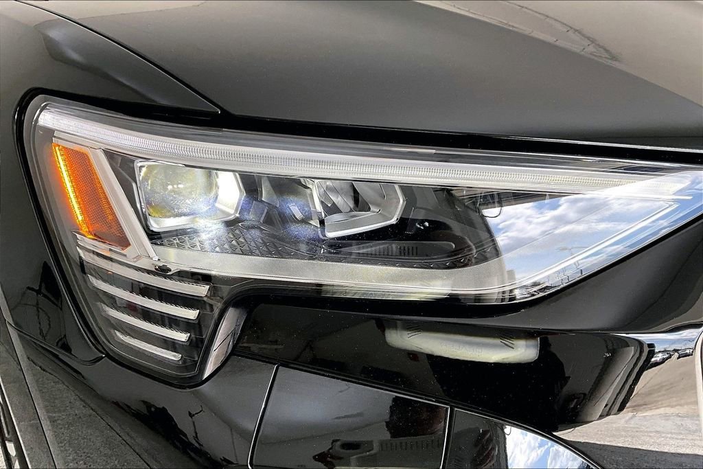 Used 2024 Audi Q8 e-tron Premium Plus w/ Premium Plus Package AWD/4WD image 38