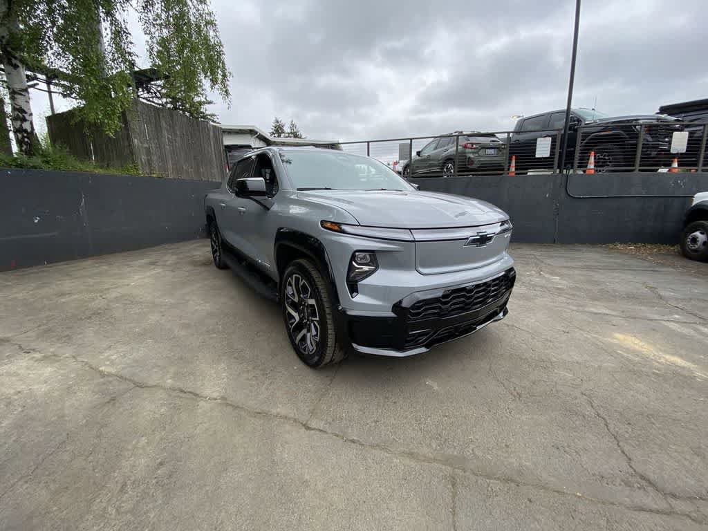 Used 2025 Chevrolet Silverado EV RST AWD/4WD image 8