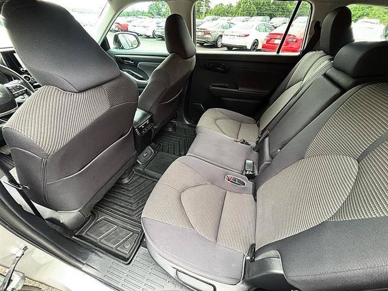 Used 2023 Toyota Highlander LE FWD image 35