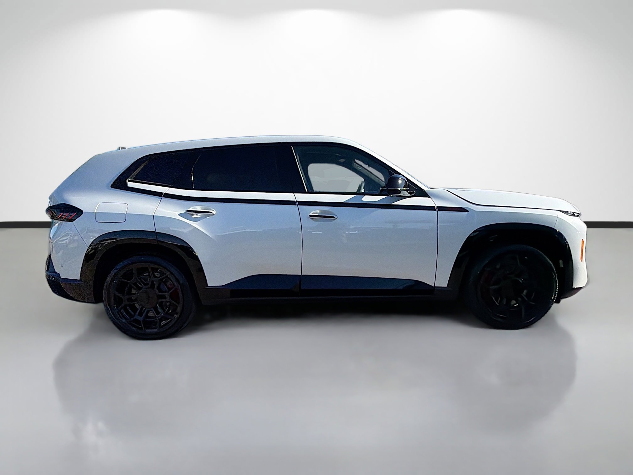 New 2026 BMW XM Label Red image 2