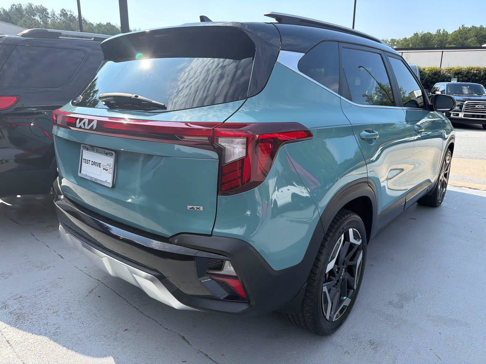 Used 2024 Kia Seltos SX AWD/4WD image 2