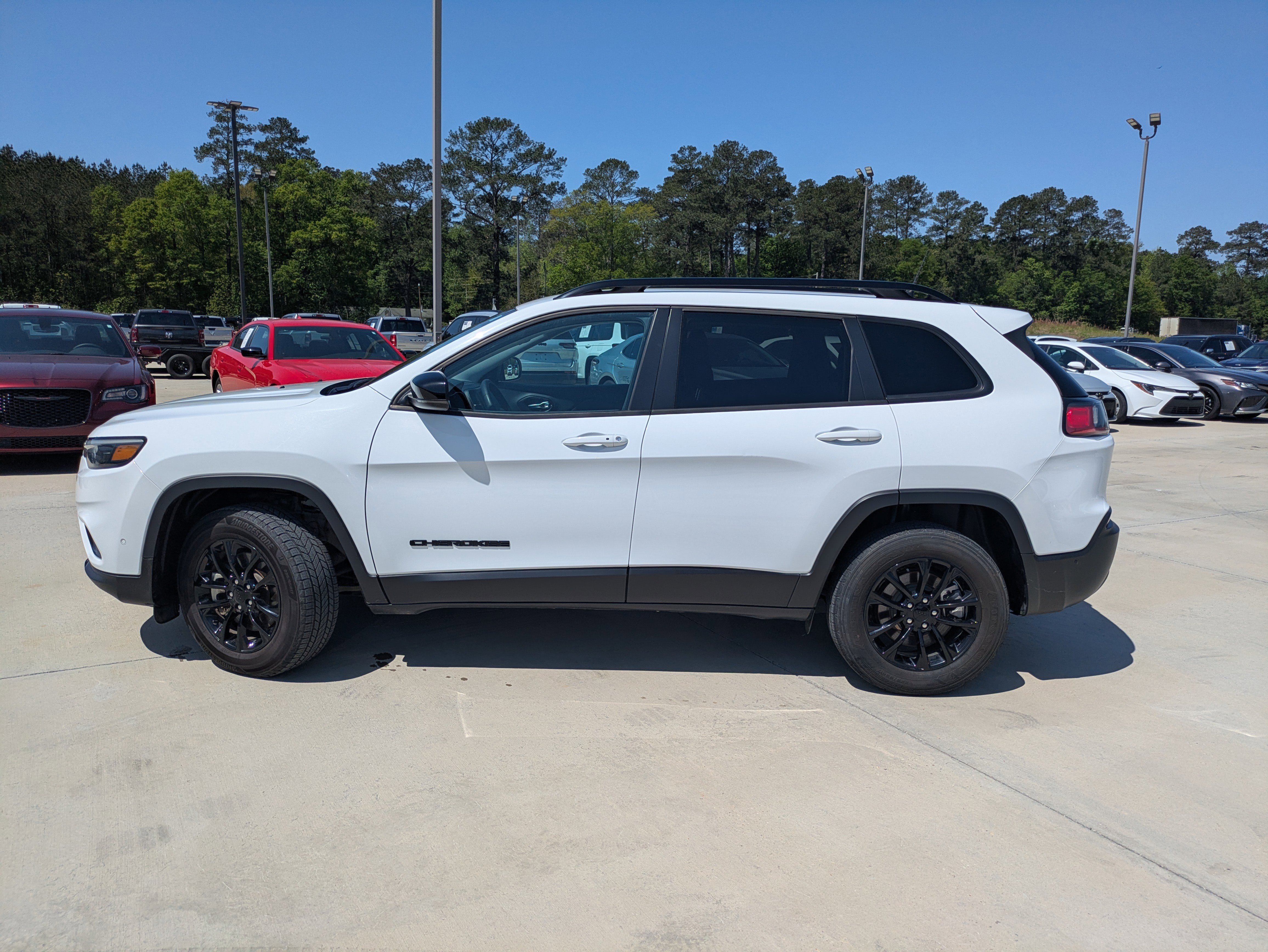 Used 2023 Jeep Cherokee Altitude Lux image 5