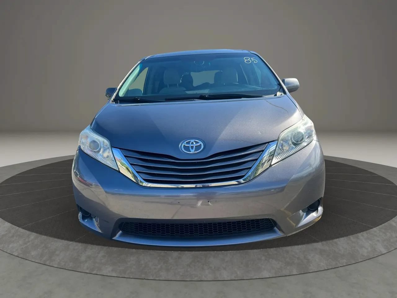 Used 2017 Toyota Sienna LE AWD/4WD image 2