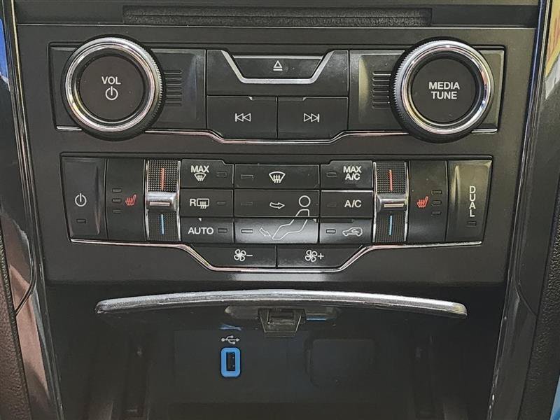 Used 2018 Ford Explorer XLT w/ Equipment Group 202A AWD/4WD image 25