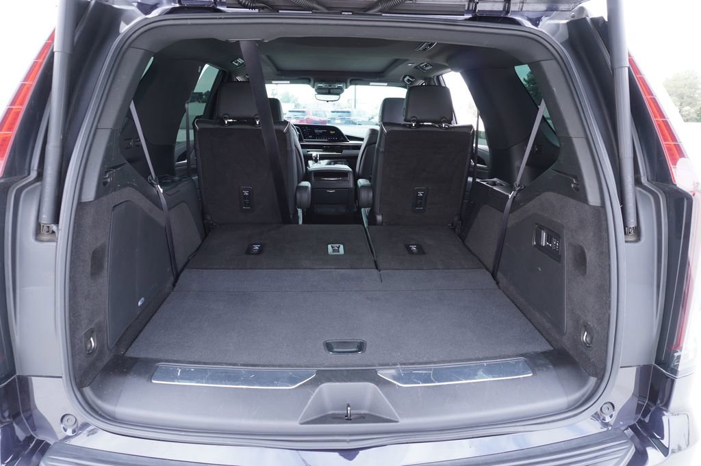 Used 2024 Cadillac Escalade Sport w/ LPO, ONYX Package image 8