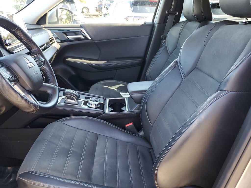 Used 2023 Mitsubishi Outlander SE image 17