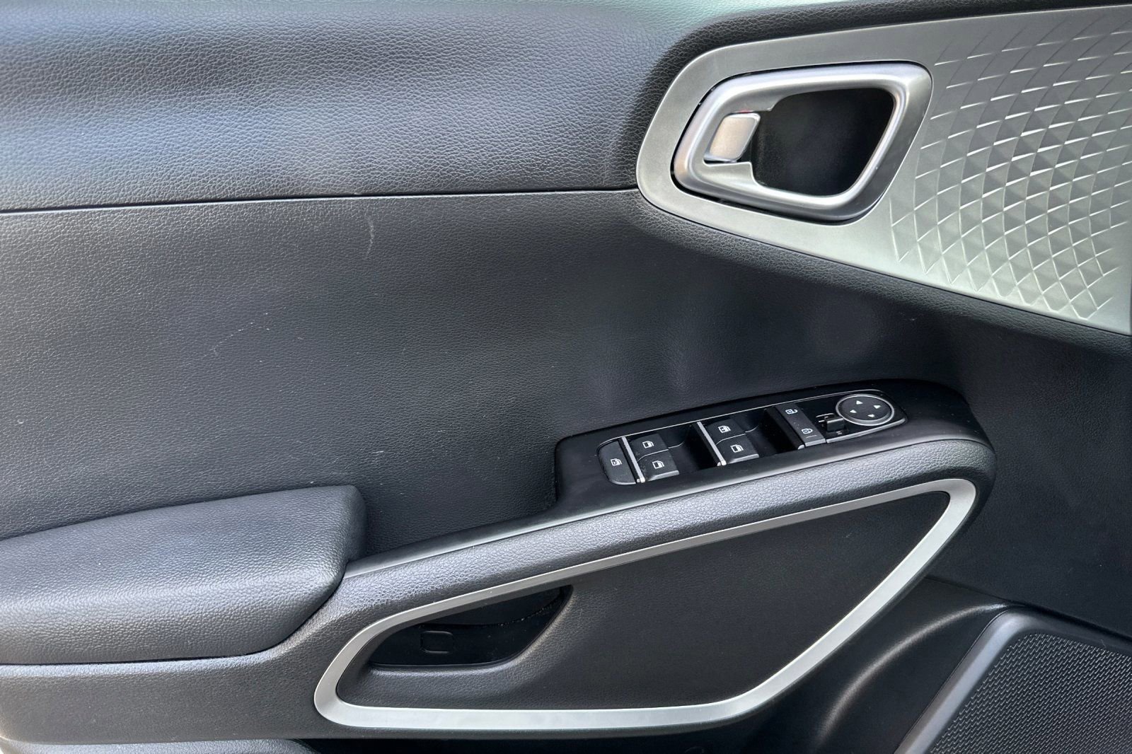 Used 2025 Kia Soul LX w/ LX Technology Package image 11