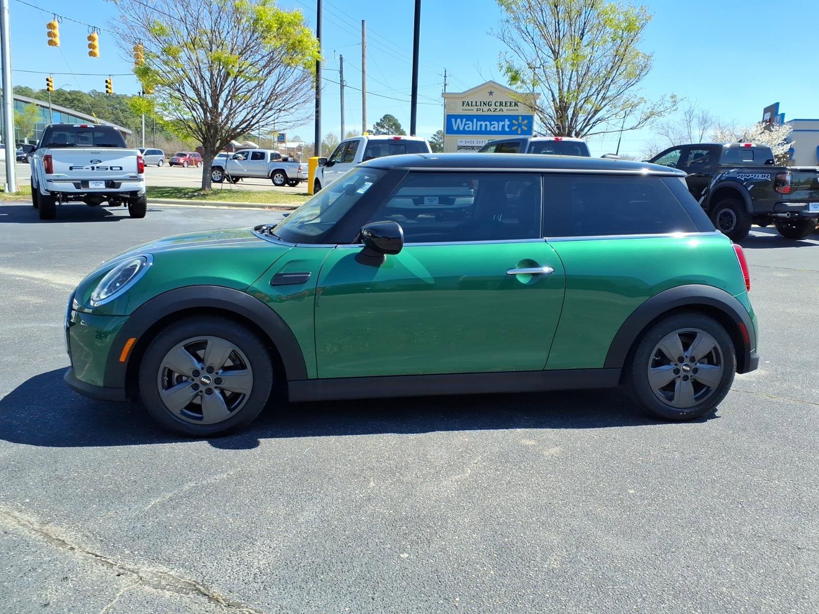 Used 2022 MINI Cooper 2-Door Hardtop image 2